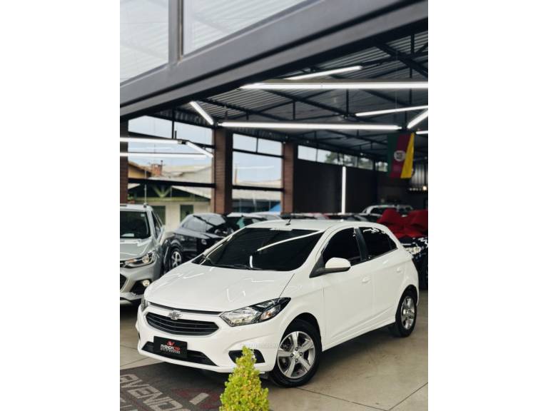 CHEVROLET - ONIX - 2017/2017 - Branca - R$ 58.900,00