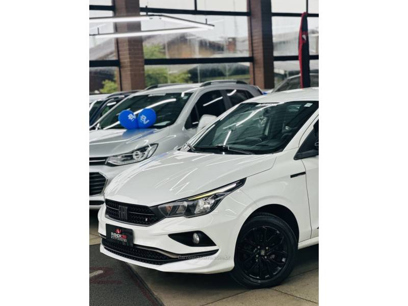 FIAT - CRONOS - 2022/2022 - Branca - R$ 73.900,00