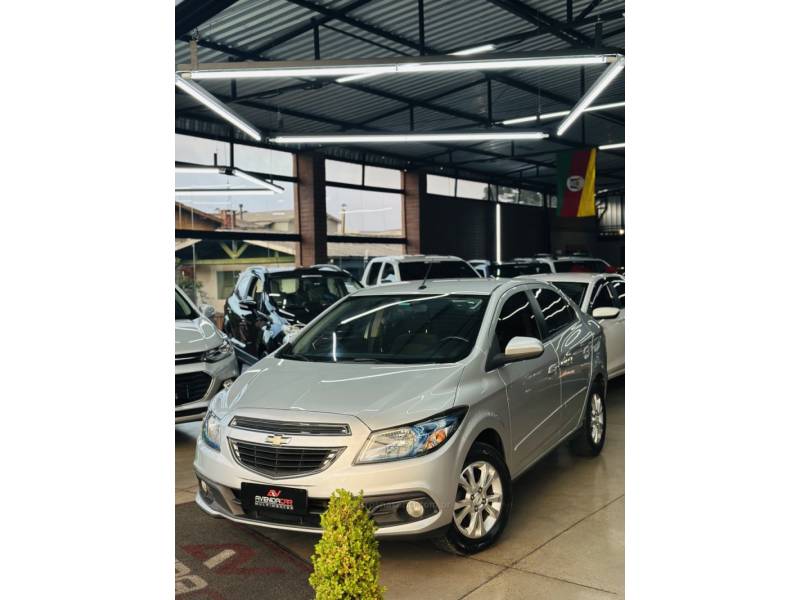 CHEVROLET - PRISMA - 2014/2014 - Prata - R$ 60.900,00