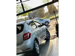 RENAULT - SANDERO - 2015/2015 - Prata - R$ 42.900,00