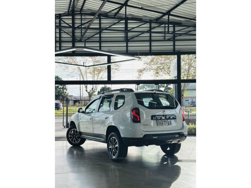 RENAULT - DUSTER - 2016/2016 - Branca - R$ 65.900,00