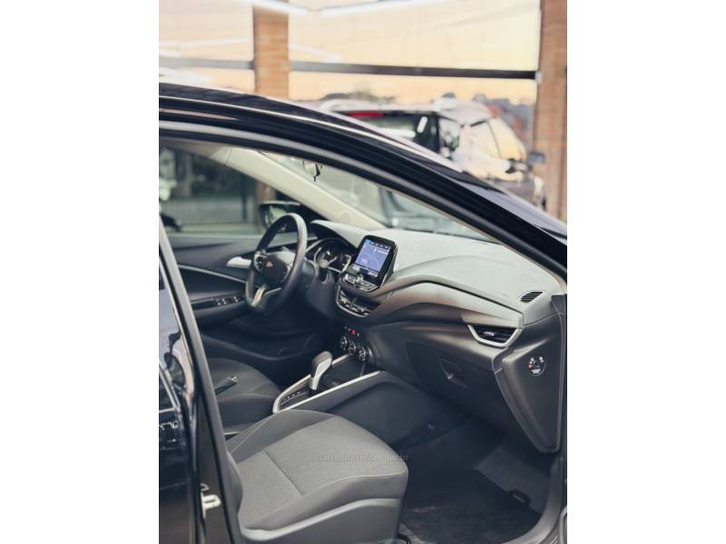 CHEVROLET - ONIX - 2024/2024 - Preta - R$ 90.900,00