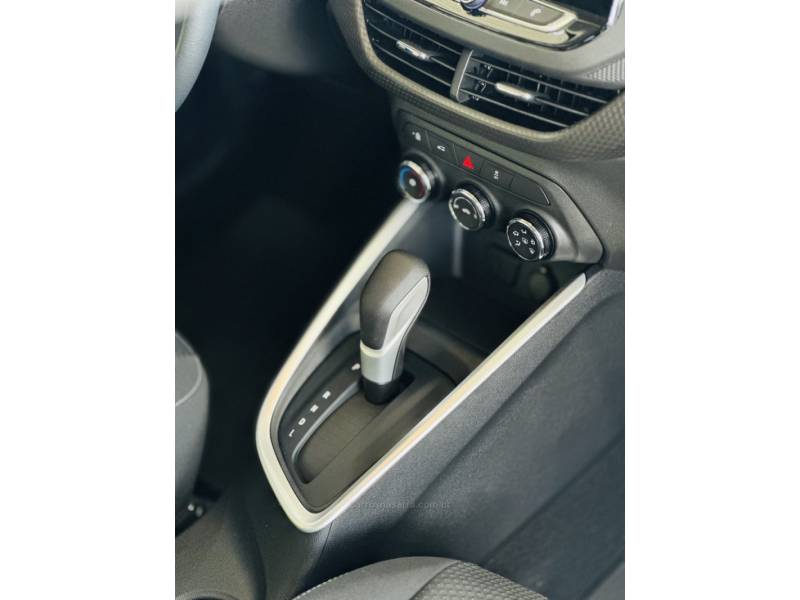 CHEVROLET - ONIX - 2024/2024 - Vermelha - R$ 95.900,00