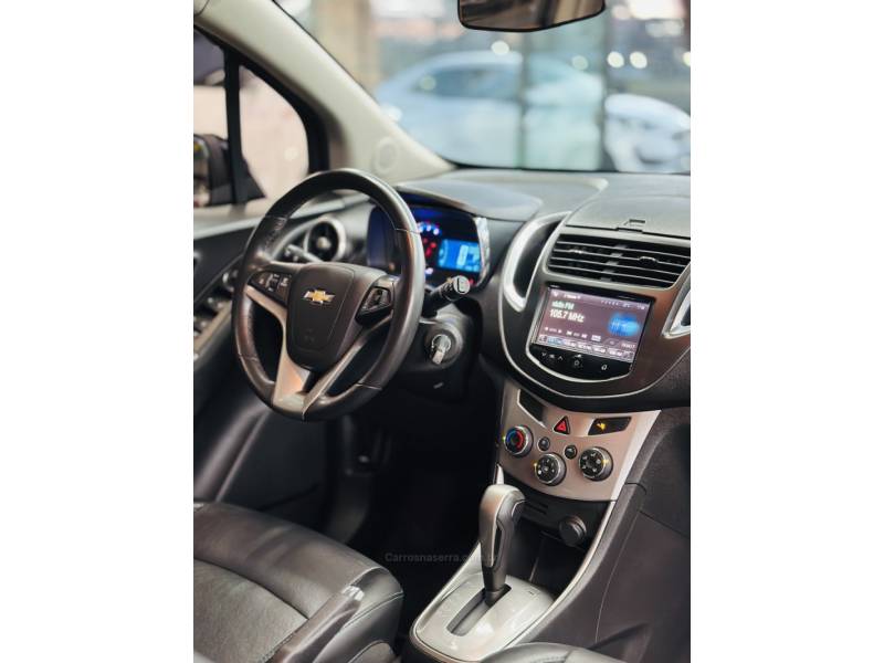 CHEVROLET - TRACKER - 2016/2016 - Preta - R$ 76.900,00