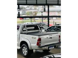 TOYOTA - HILUX - 2014/2014 - Prata - R$ 134.900,00