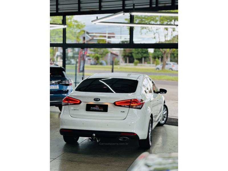 KIA MOTORS - CERATO - 2019/2019 - Branca - R$ 87.900,00