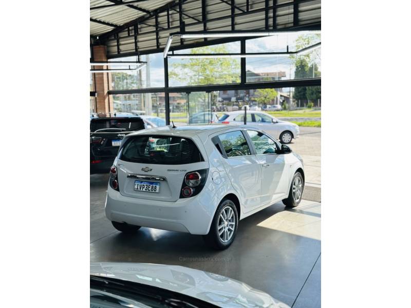 CHEVROLET - SONIC - 2014/2014 - Branca - R$ 45.900,00