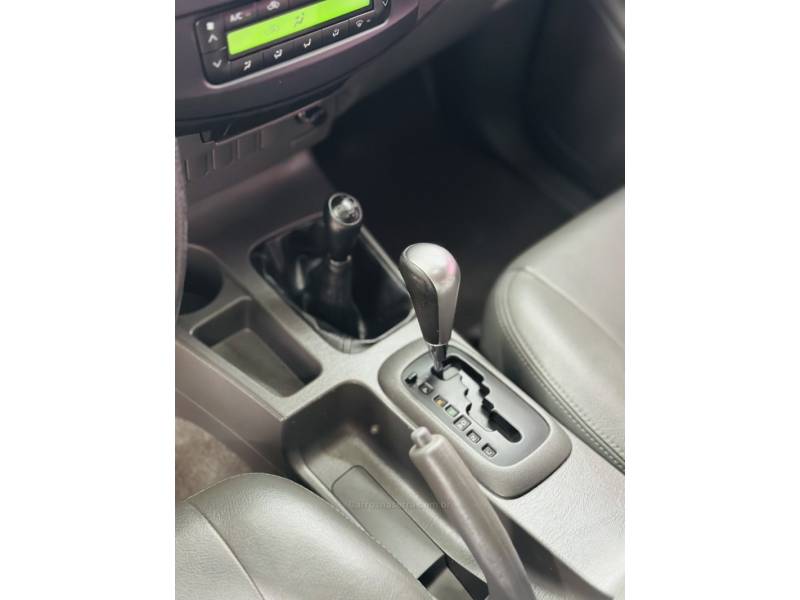 TOYOTA - HILUX - 2014/2014 - Prata - R$ 134.900,00