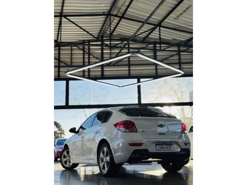 CHEVROLET - CRUZE - 2013/2013 - Branca - R$ 63.900,00