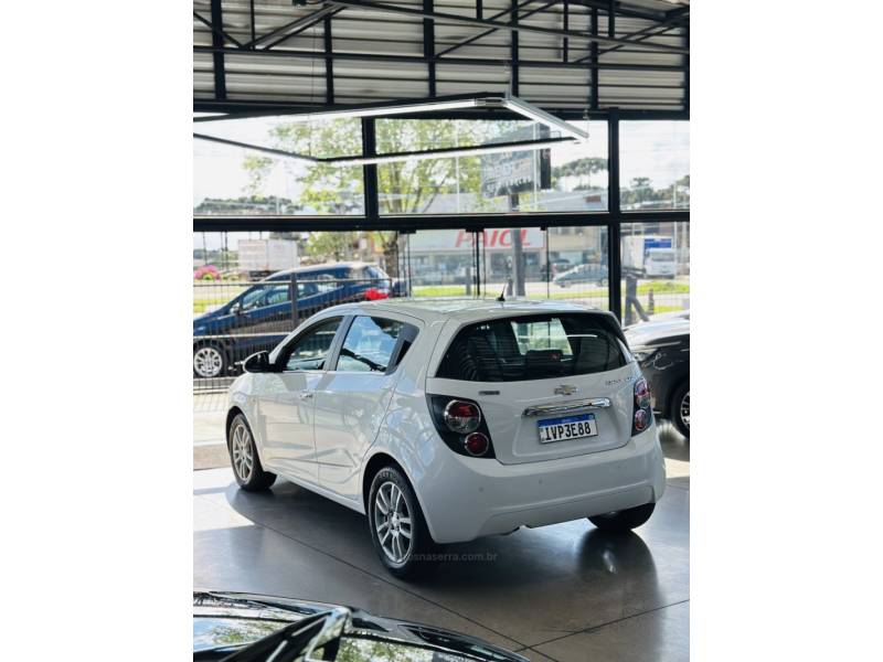 CHEVROLET - SONIC - 2014/2014 - Branca - R$ 45.900,00