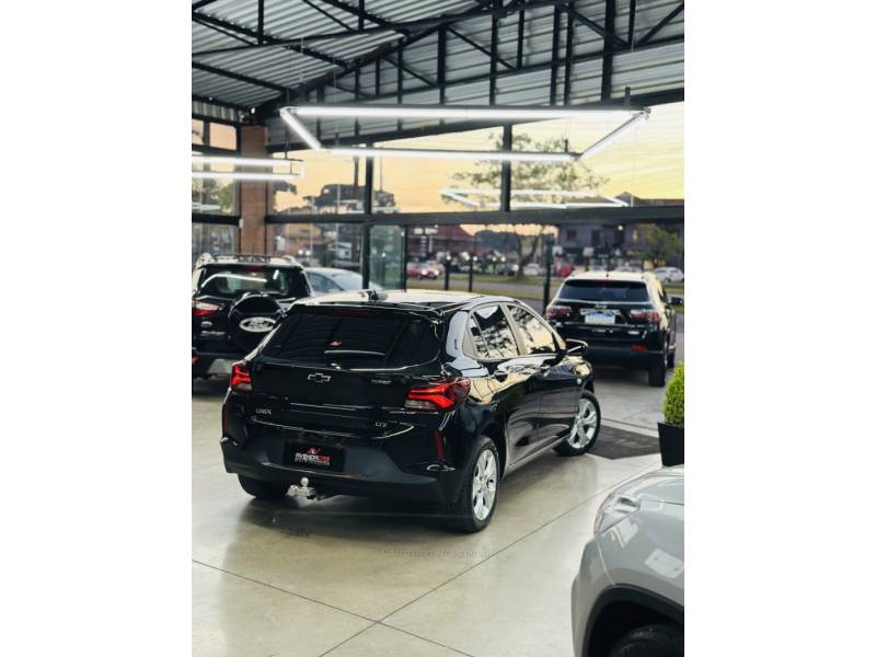 CHEVROLET - ONIX - 2024/2024 - Preta - R$ 90.900,00