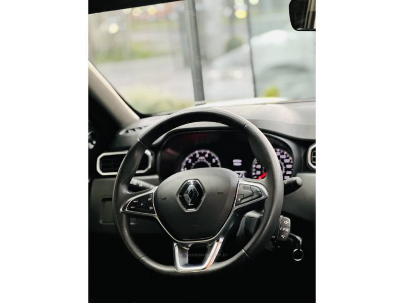 RENAULT - DUSTER - 2022/2022 - Branca - R$ 81.900,00