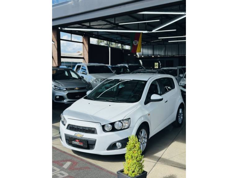 CHEVROLET - SONIC - 2014/2014 - Branca - R$ 45.900,00
