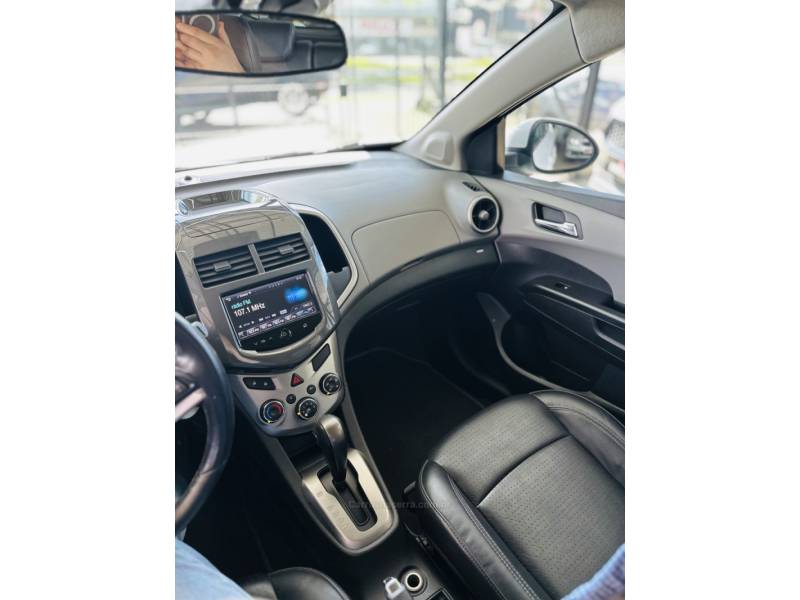 CHEVROLET - SONIC - 2014/2014 - Branca - R$ 45.900,00