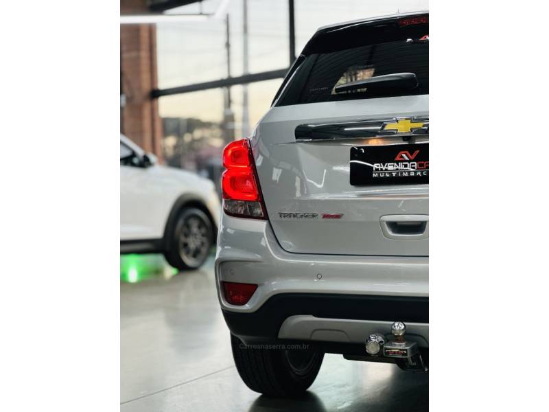 CHEVROLET - TRACKER - 2018/2018 - Prata - R$ 95.600,00