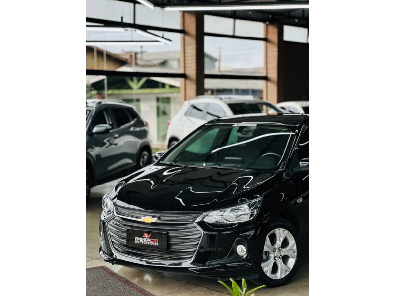 CHEVROLET - ONIX - 2023/2023 - Preta - R$ 91.900,00