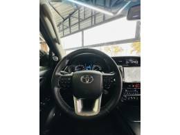 TOYOTA - HILUX SW4 - 2024/2024 - Preta - R$ 365.000,00