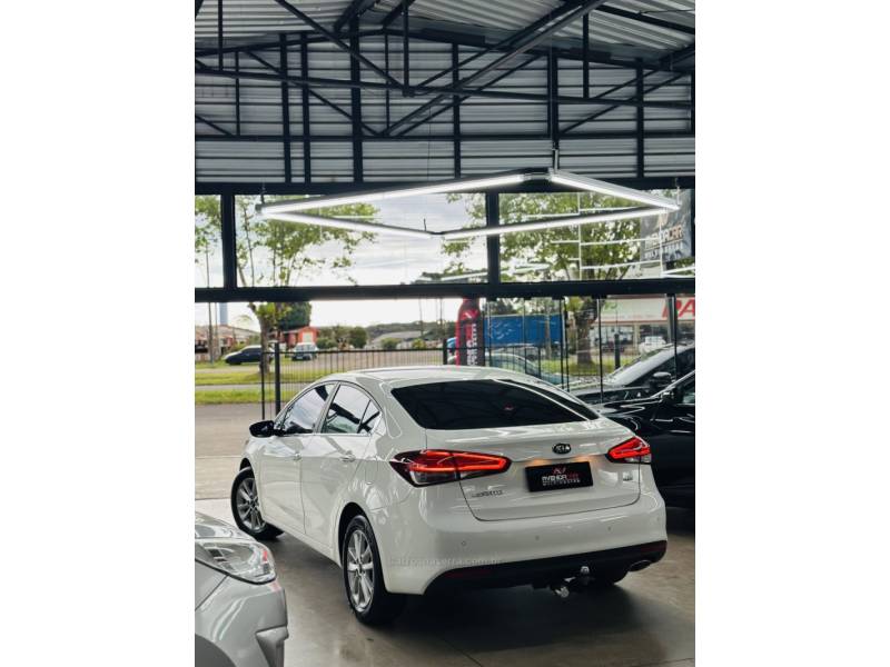 KIA MOTORS - CERATO - 2019/2019 - Branca - R$ 87.900,00