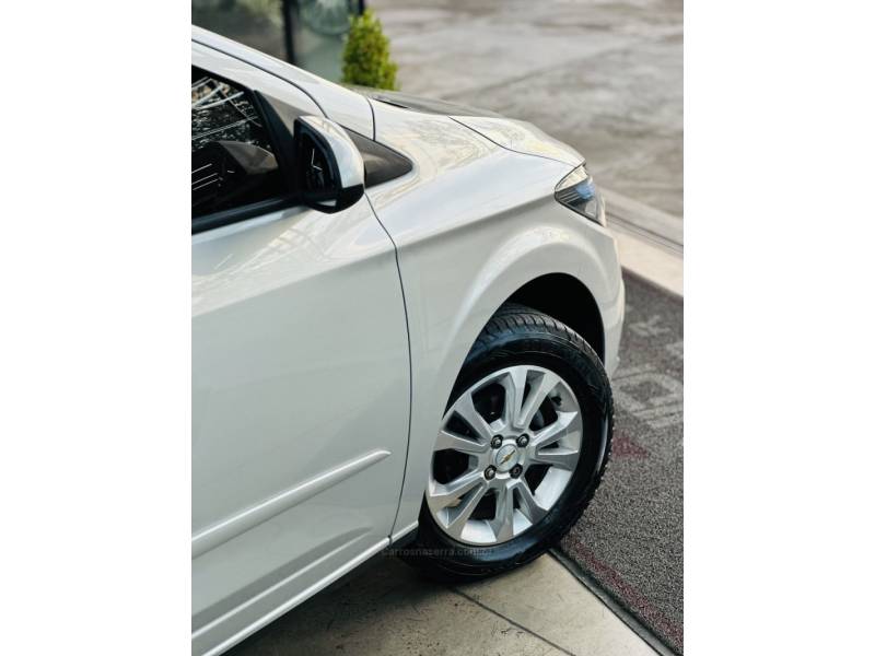 CHEVROLET - PRISMA - 2014/2014 - Prata - R$ 60.900,00