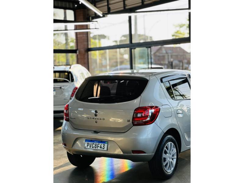 RENAULT - SANDERO - 2015/2015 - Prata - R$ 42.900,00