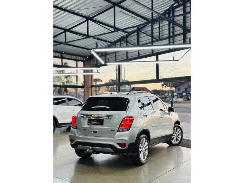 CHEVROLET - TRACKER - 2018/2018 - Prata - R$ 95.600,00