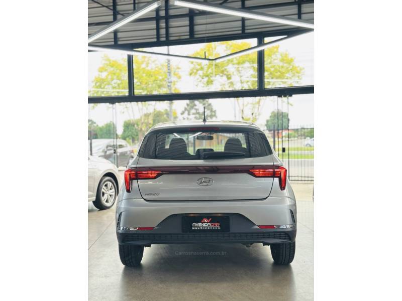 HYUNDAI - HB20 - 2023/2023 - Prata - R$ 70.900,00
