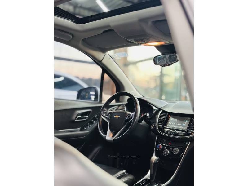 CHEVROLET - TRACKER - 2018/2018 - Prata - R$ 95.600,00