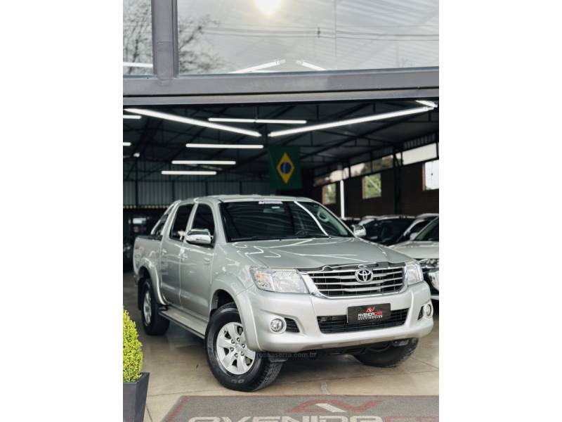 TOYOTA - HILUX - 2014/2014 - Prata - R$ 134.900,00