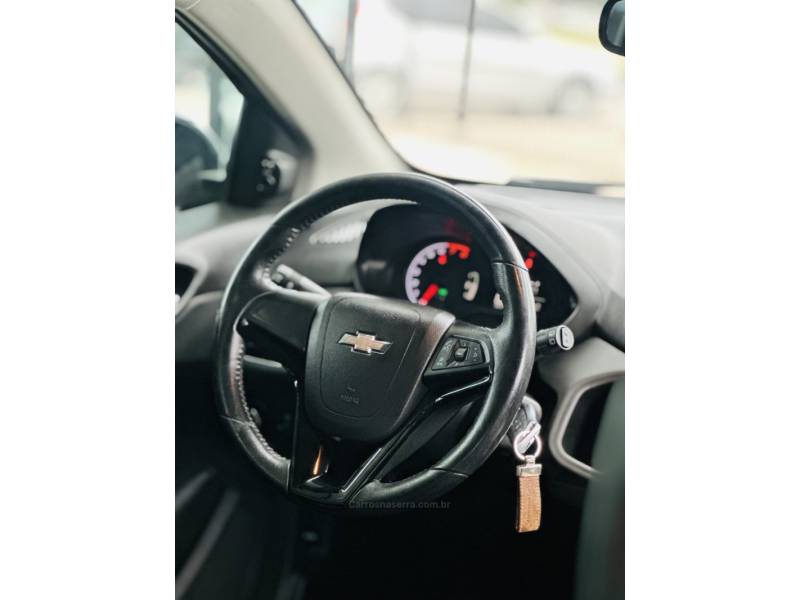 CHEVROLET - ONIX - 2017/2017 - Preta - R$ 64.900,00