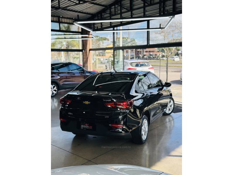 CHEVROLET - ONIX - 2023/2023 - Preta - R$ 91.900,00