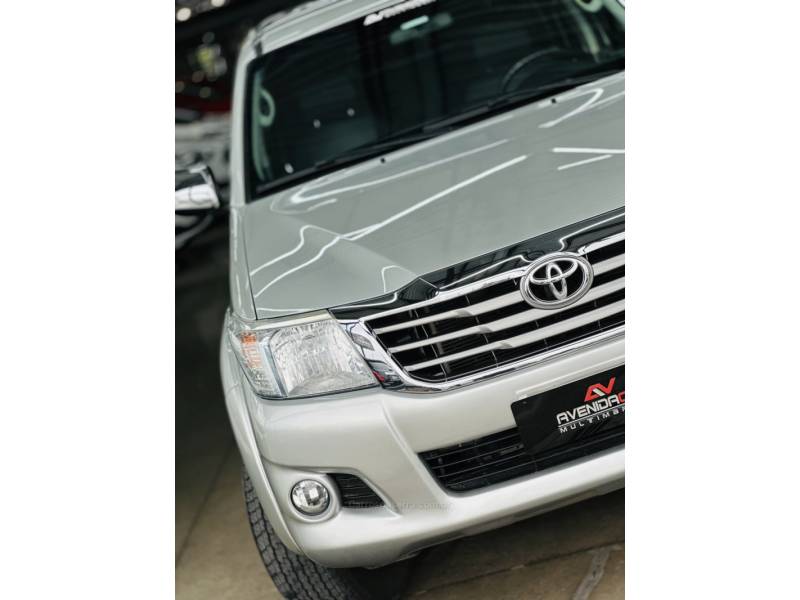 TOYOTA - HILUX - 2014/2014 - Prata - R$ 134.900,00