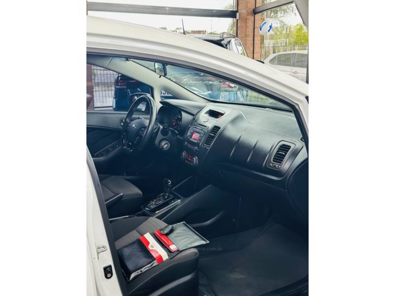 KIA MOTORS - CERATO - 2019/2019 - Branca - R$ 87.900,00