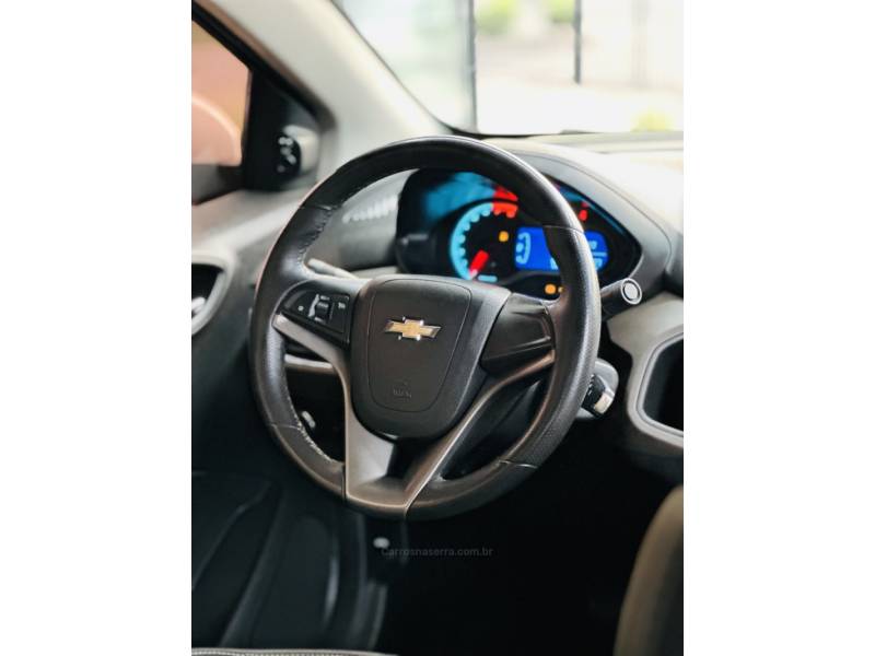 CHEVROLET - PRISMA - 2014/2014 - Prata - R$ 60.900,00