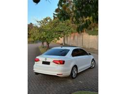 VOLKSWAGEN - JETTA - 2016/2015 - Branca - R$ 104.900,00