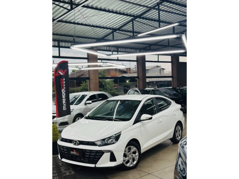 HYUNDAI - HB20S - 2023/2023 - Branca - R$ 79.900,00