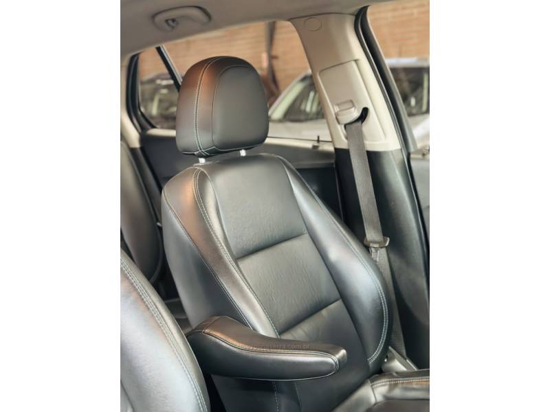 CHEVROLET - TRACKER - 2016/2016 - Preta - R$ 76.900,00