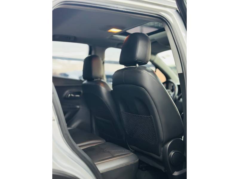 CHEVROLET - TRACKER - 2018/2018 - Prata - R$ 95.600,00
