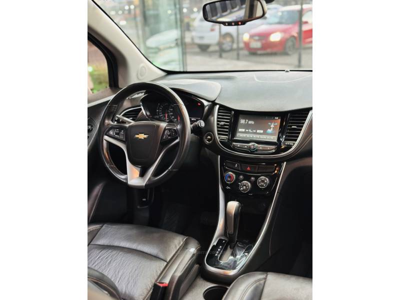 CHEVROLET - TRACKER - 2018/2018 - Prata - R$ 95.600,00