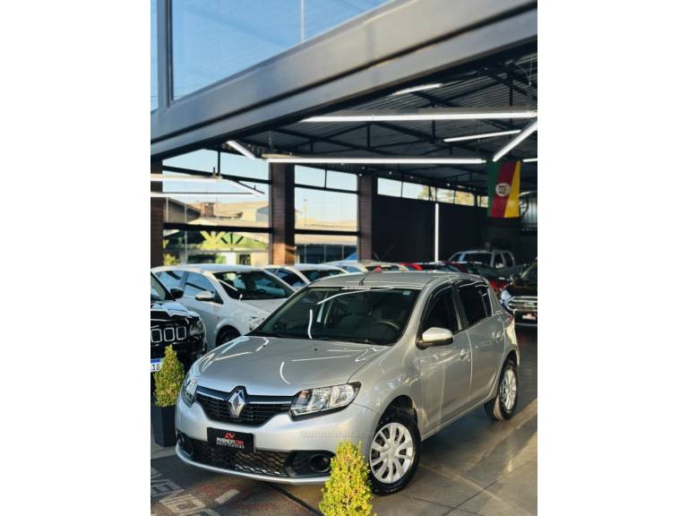 RENAULT - SANDERO - 2015/2015 - Prata - R$ 42.900,00