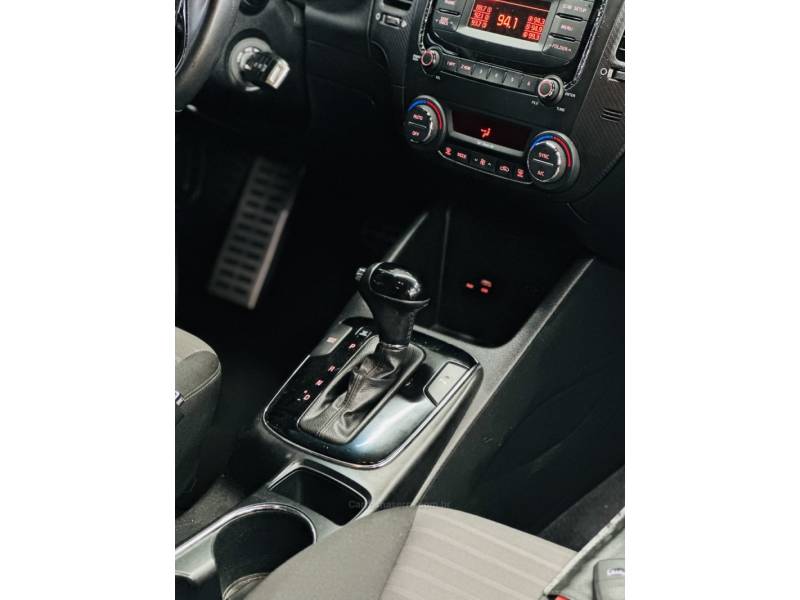 KIA MOTORS - CERATO - 2019/2019 - Branca - R$ 87.900,00