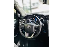 TOYOTA - HILUX SW4 - 2024/2024 - Preta - R$ 365.000,00