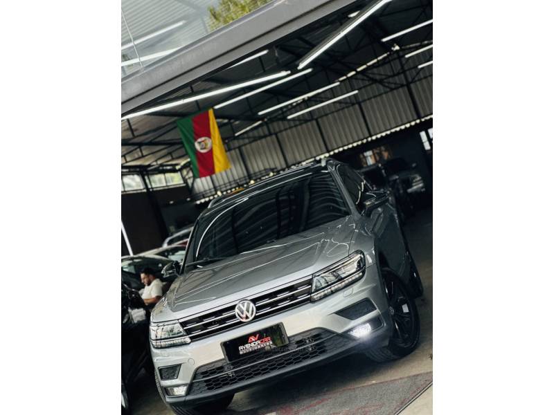 VOLKSWAGEN - TIGUAN - 2019/2019 - Prata - R$ 128.900,00