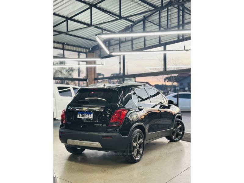 CHEVROLET - TRACKER - 2016/2016 - Preta - R$ 76.900,00