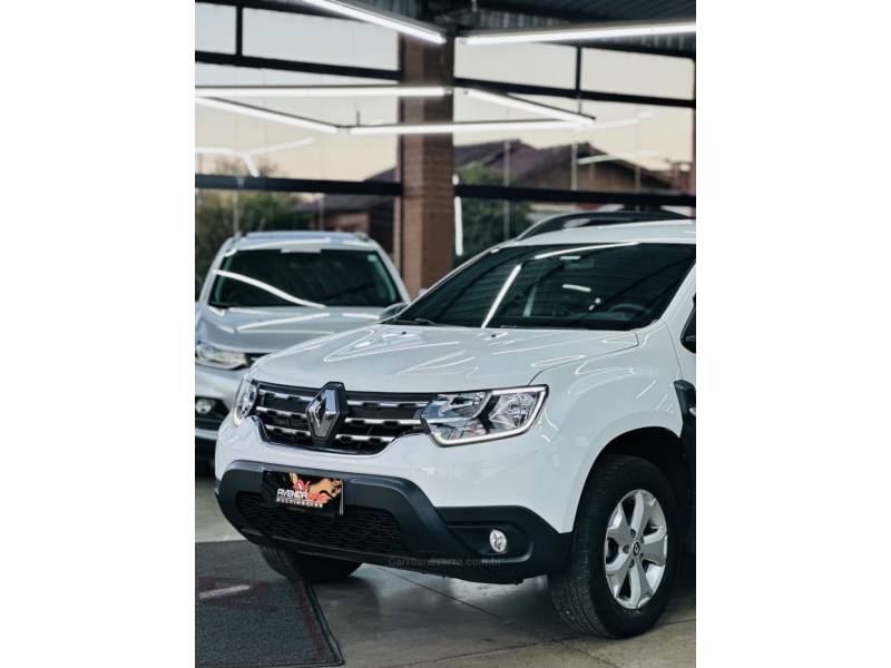 RENAULT - DUSTER - 2022/2022 - Branca - R$ 81.900,00