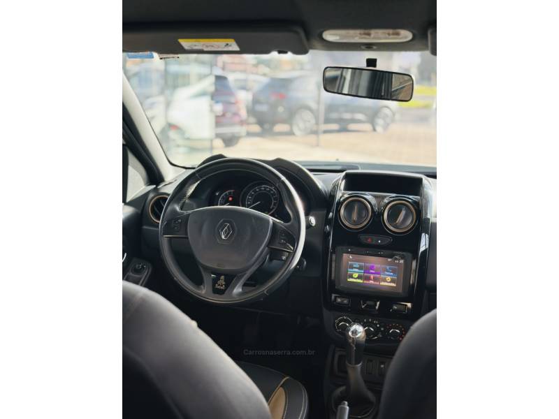 RENAULT - DUSTER - 2016/2016 - Branca - R$ 65.900,00