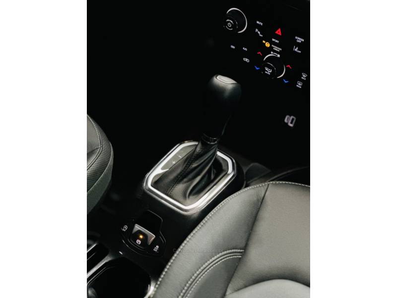 JEEP - RENEGADE - 2024/2025 - Preta - R$ 139.900,00
