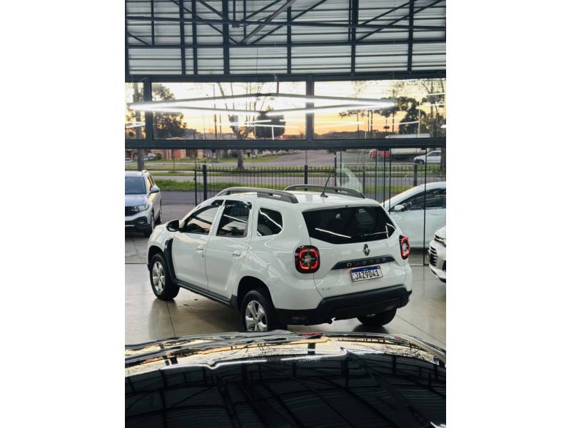 RENAULT - DUSTER - 2022/2022 - Branca - R$ 81.900,00