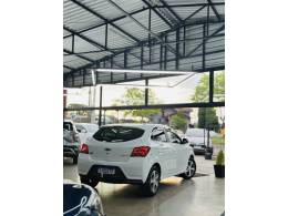 CHEVROLET - ONIX - 2017/2017 - Branca - R$ 58.900,00