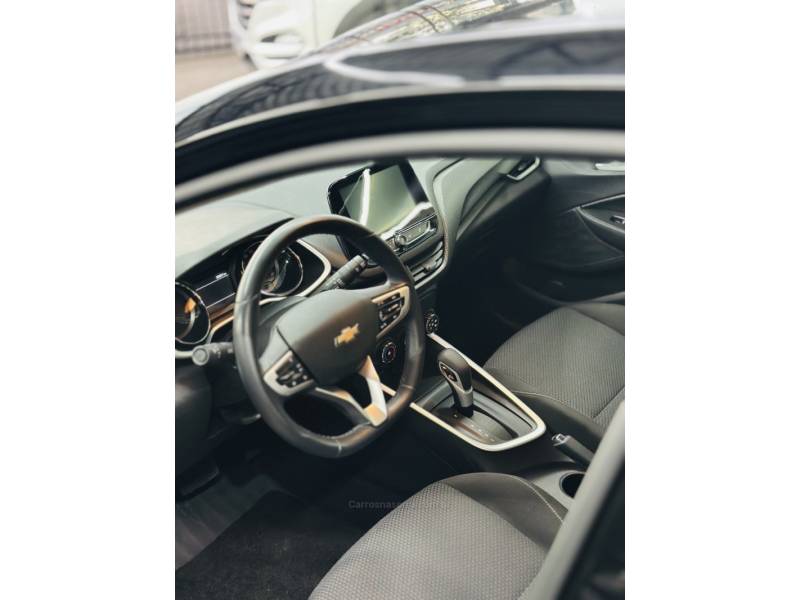 CHEVROLET - ONIX - 2024/2024 - Preta - R$ 90.900,00
