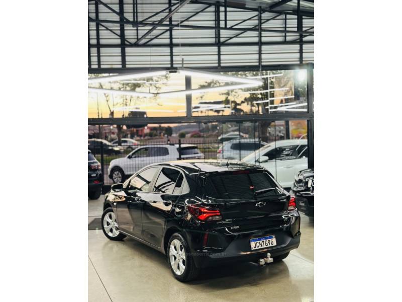 CHEVROLET - ONIX - 2024/2024 - Preta - R$ 90.900,00